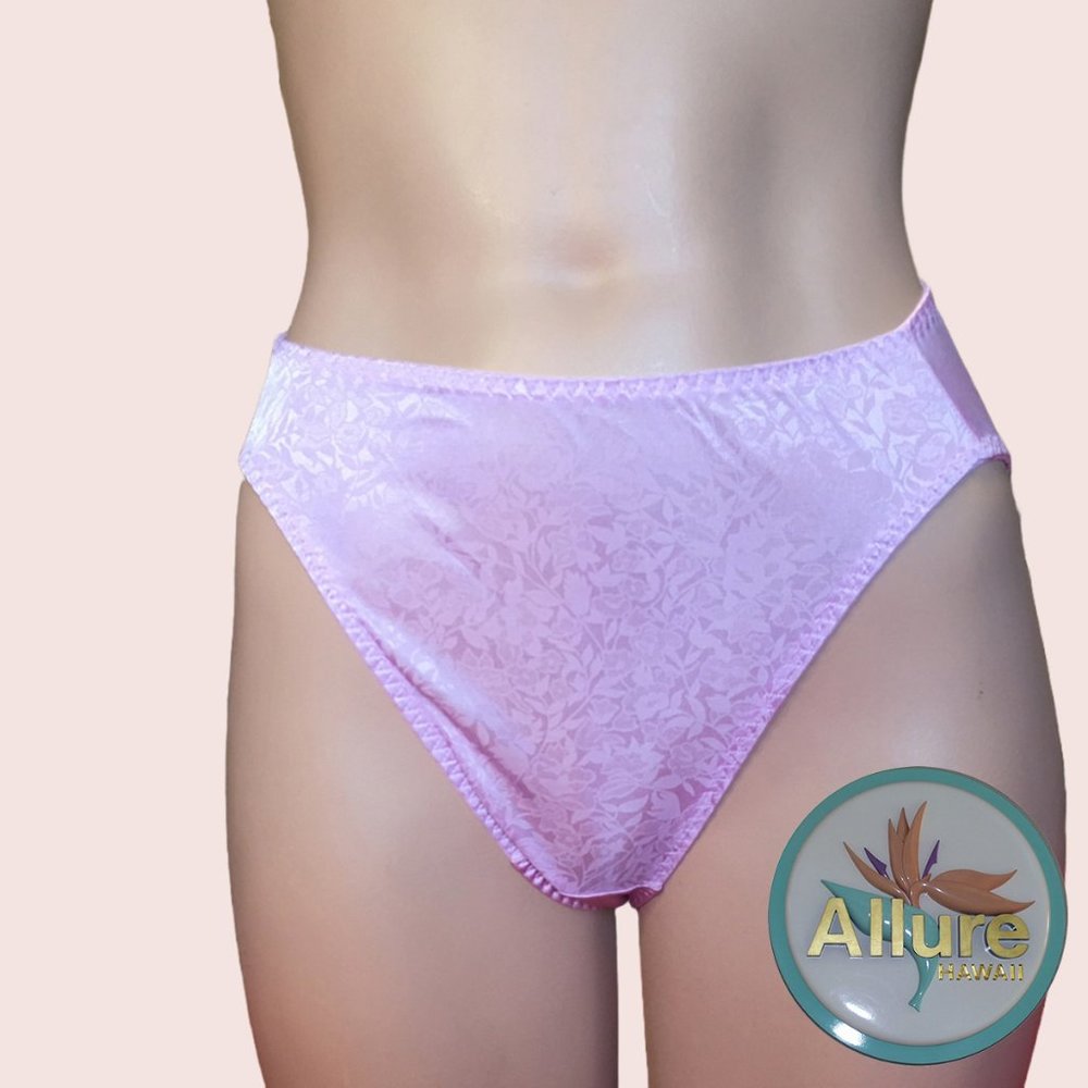 Allure, Hawaii Private Label bikini panty in Lavender to match bra